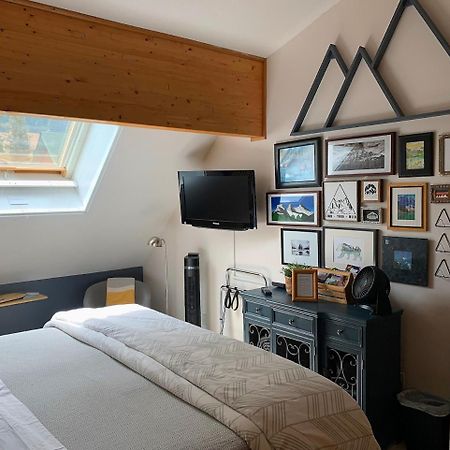 Ambleside Lodge Bed & Breakfast Canmore Buitenkant foto