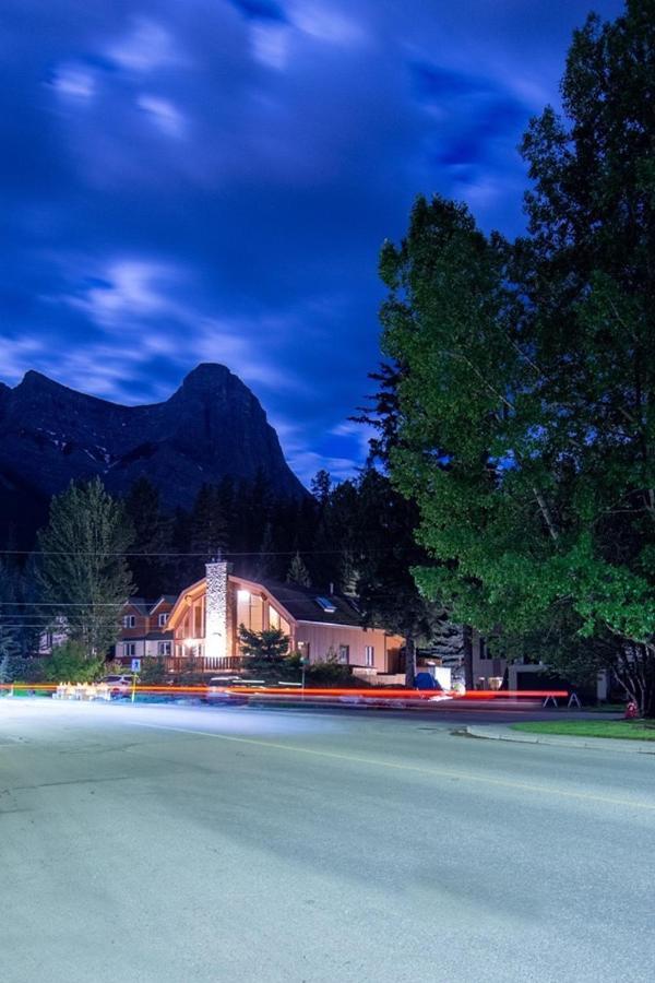Ambleside Lodge Bed & Breakfast Canmore Buitenkant foto