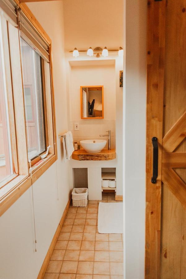 Ambleside Lodge Bed & Breakfast Canmore Buitenkant foto