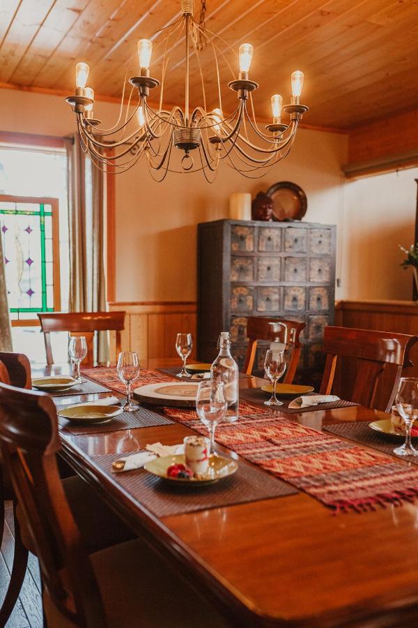 Ambleside Lodge Bed & Breakfast Canmore Buitenkant foto