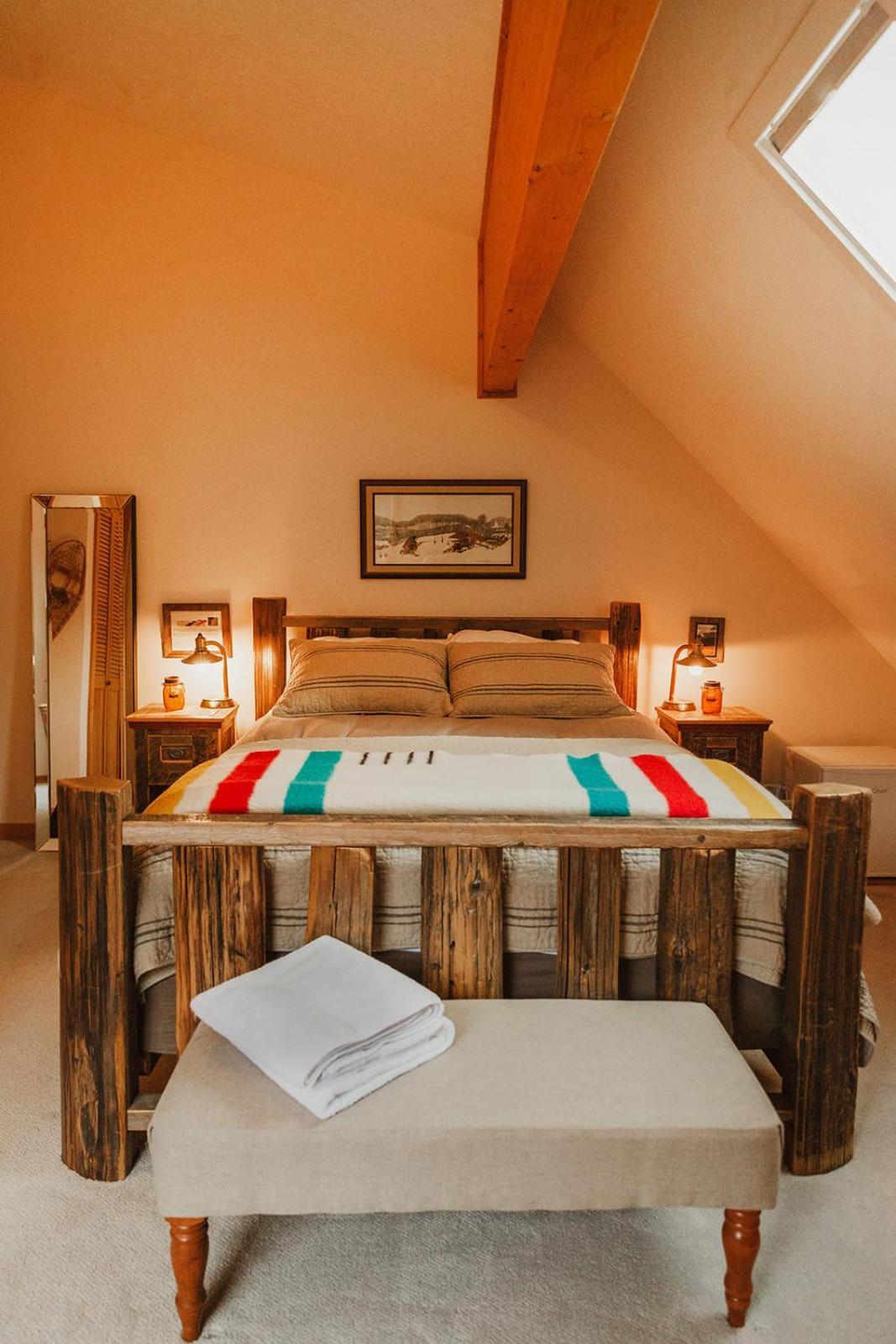 Ambleside Lodge Bed & Breakfast Canmore Buitenkant foto